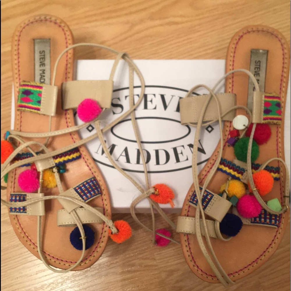Steve Madden Pompom sandals